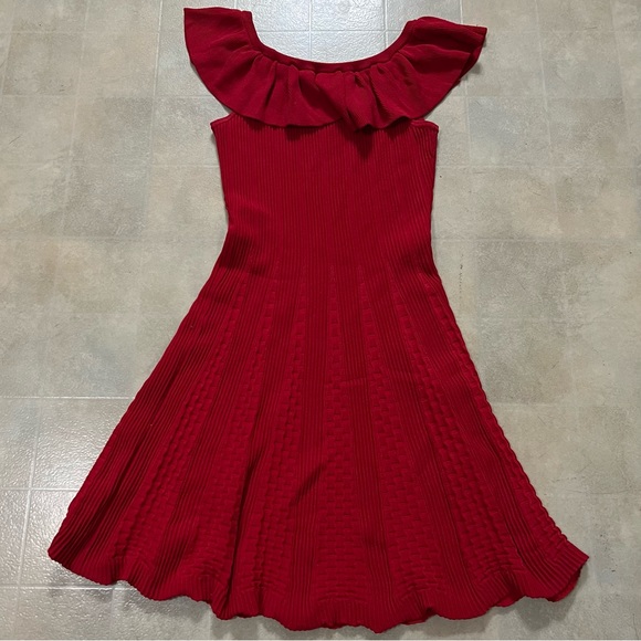 red frill dress zara 100% Authentic Short Ruffle Size: XS POPILN BALLOON DRESS Zara |Red Ruffle Sleeve Shift